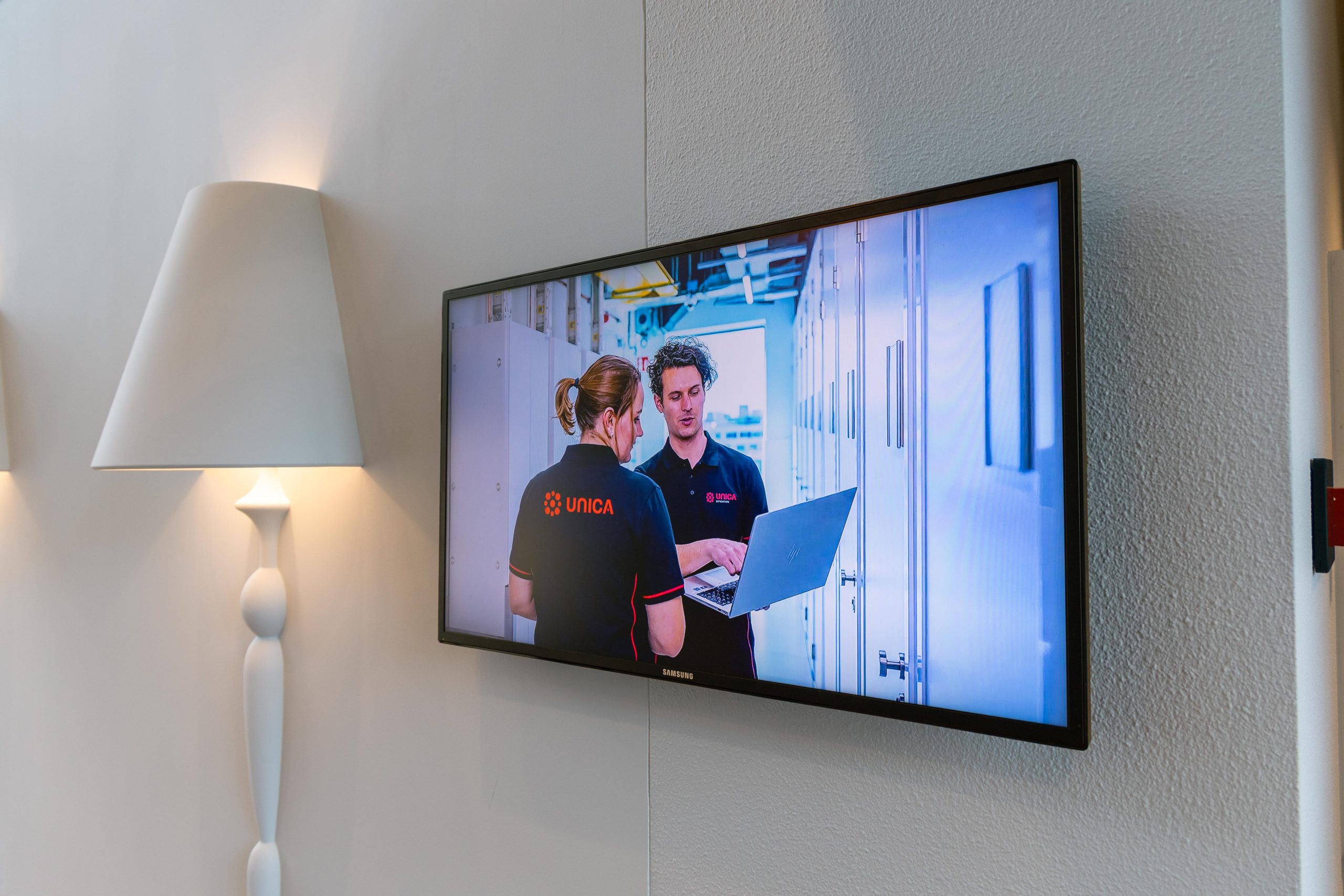 Unica office digital signage screen - DST Connect